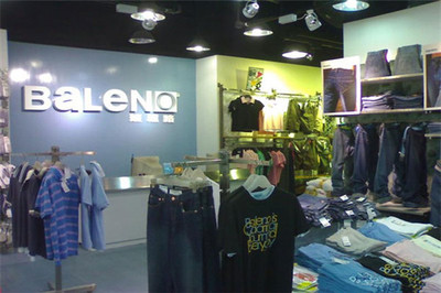 如何成功开设和管理服装鞋帽连锁零售店