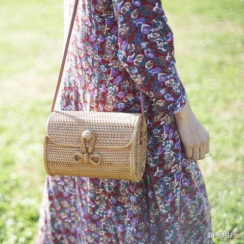 轻奢入门指南 送女生的包包品牌推荐（鞋帽零售视角）